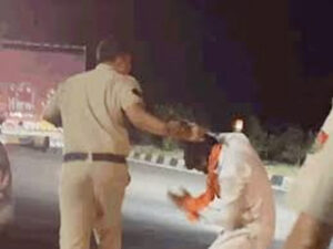 गोरक्षक को चोटी पकड़कर व घसीट कर पीटने पर पानीपत के 4 पुलिसकर्मियों पर गिरी गाज।