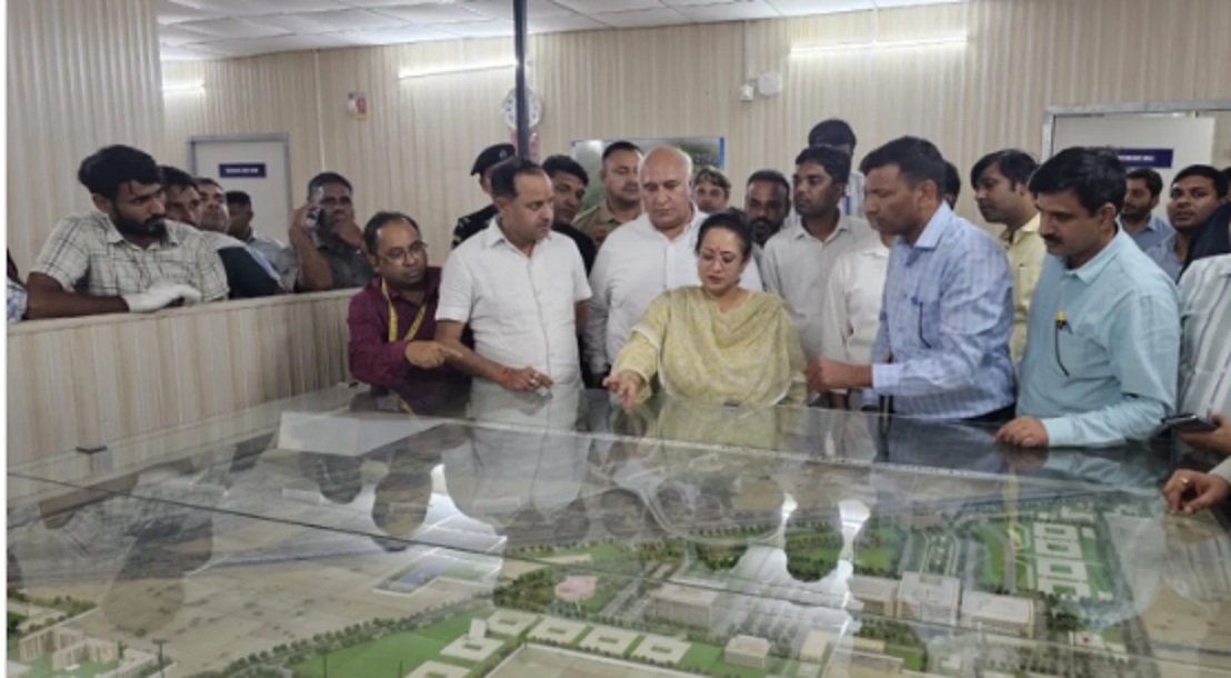 रेवाड़ी के भालखी माजरा गांव में निर्माणाधीन एम्स का निरीक्षण करने पहुंची स्वास्थ्य मंत्री