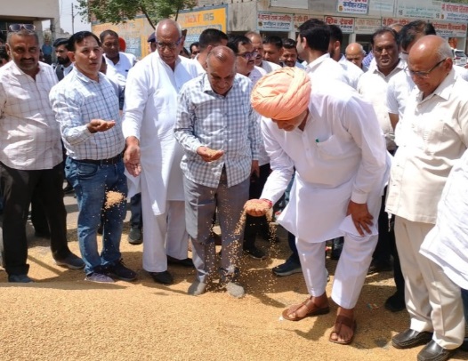 अनाज मंडी का निरीक्षण