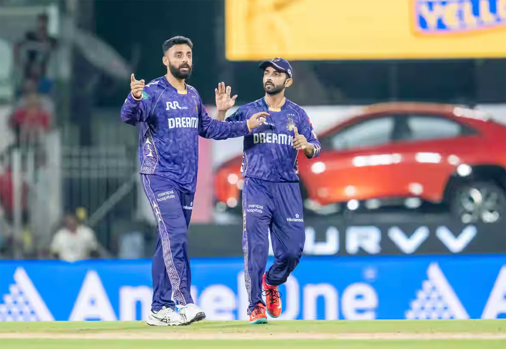 धोनी के धुरंधर हुए फेल, नरेन-वरुण की चली फिरकी, कोलकाता नाइट राइडर्स ने चैन्नइ सुपर किंग्स को धो डाला