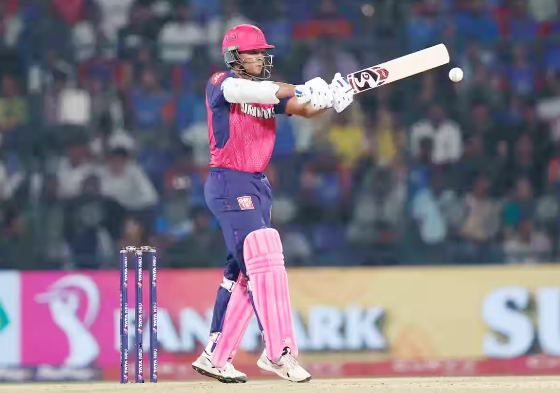 ip2025 का पहला सुपर ओवर, जबरदस्त रोमांच में मिचेल स्टार्क का जलवा