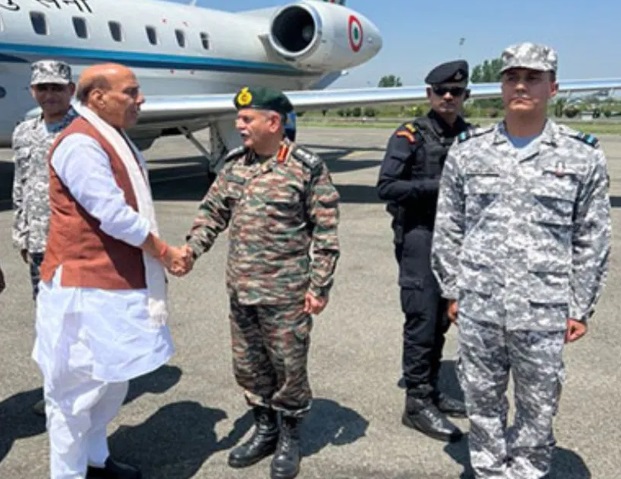 rajnath singh with aarmi chief