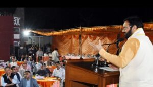 Chief Minister addressing the officials of PHD Chamber of Commerce and Industry