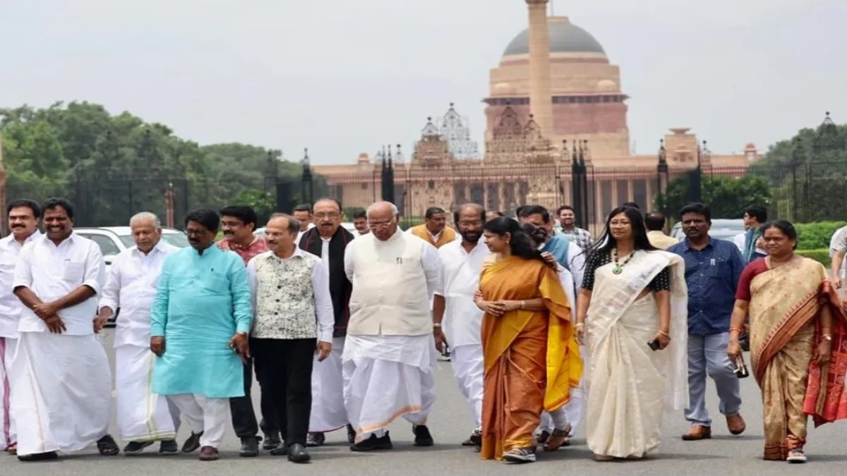 SIR विवाद सड़क से संसद तक, वोट चोरी के खिलाफ आज दिल्ली में INDIA ब्लॉक का विरोध मार्च