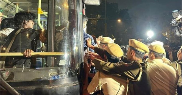 प्रदूषण के खिलाफ जोरदार प्रदर्शन